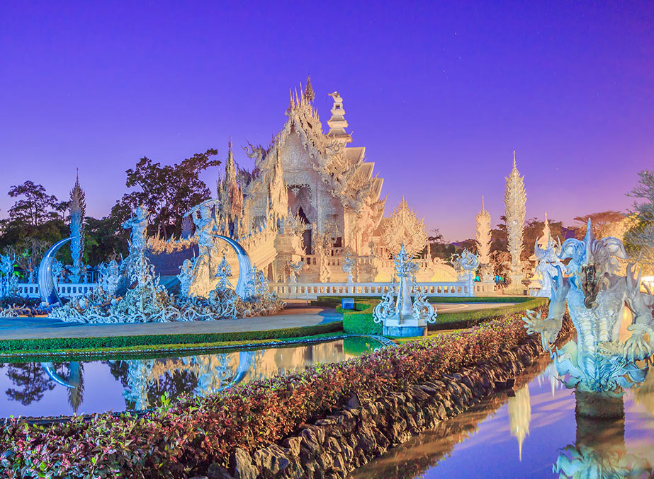 Admire the Beauty of the White Temple, Chiang Rai