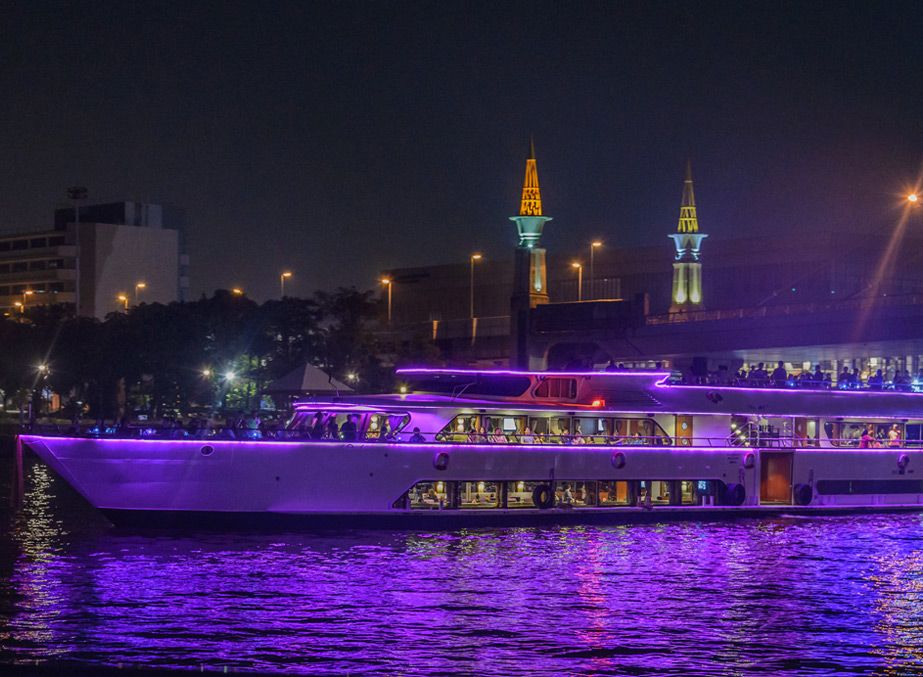 Be a part of a Dinner Cruise