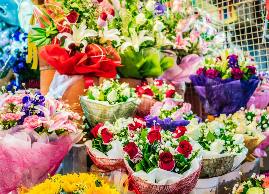 Freshly prepared flower bouquet on sale at Pak Khlong Talat
